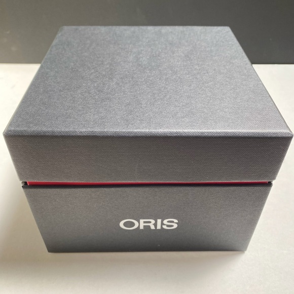 Men’s Oris Aquis Date 43mm Watch - Picture 11 of 16